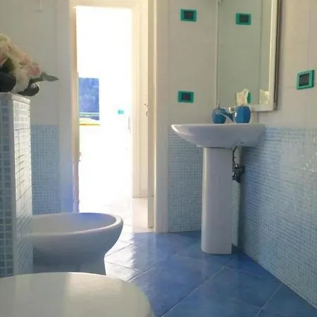 Relais Del Mare Con Terrazza Fronte Mare Free Parking Apartment Massa Lubrense Exterior photo