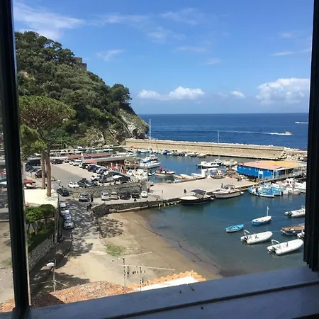 Relais Del Mare Con Terrazza Fronte Mare Free Parking Apartment Massa Lubrense Exterior photo