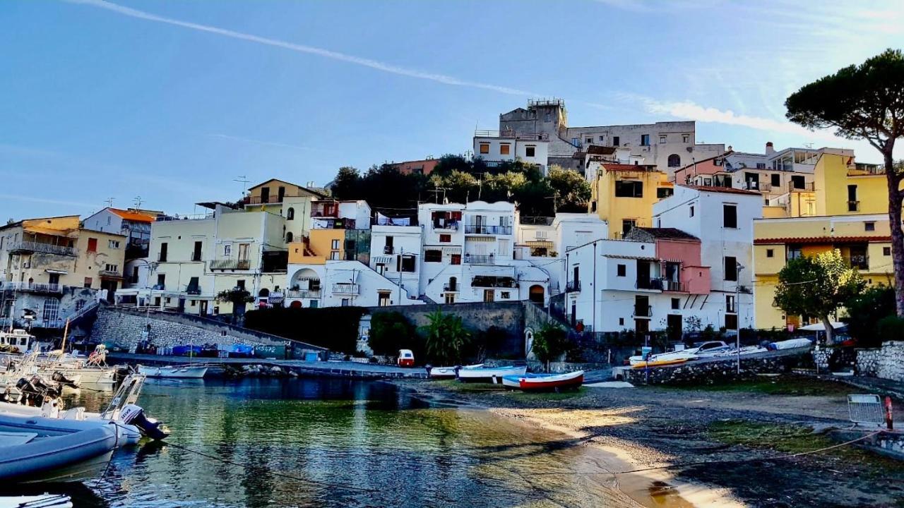 Relais Del Mare Con Terrazza Fronte Mare Free Parking Massa Lubrense
