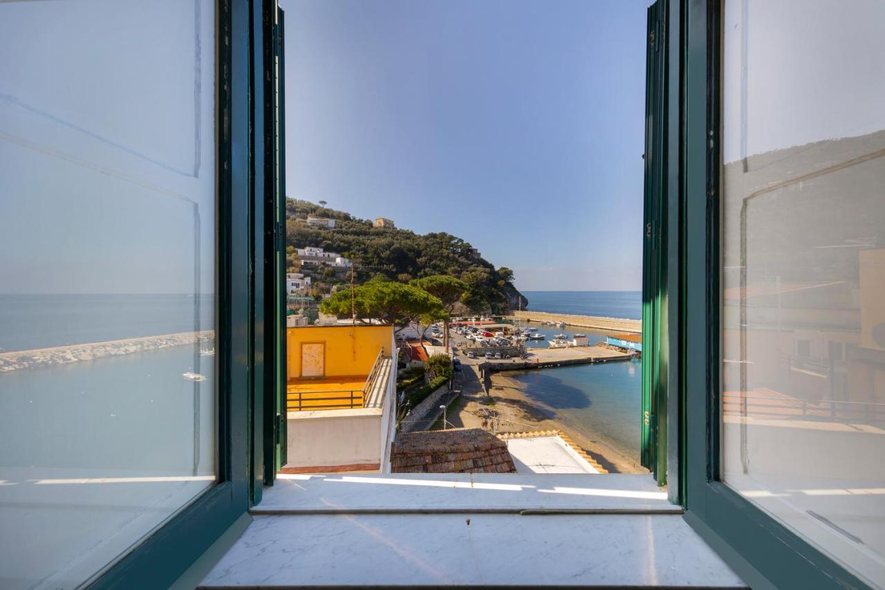 Relais Del Mare Con Terrazza Fronte Mare Free Parking Massa Lubrense