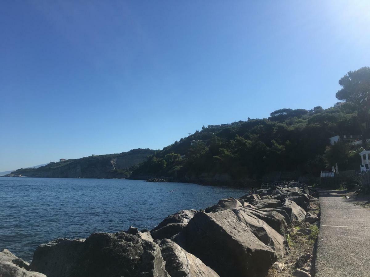 Relais Del Mare Con Terrazza Fronte Mare Free Parking Massa Lubrense